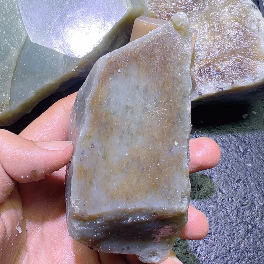 和田玉未镶嵌珠宝半成品