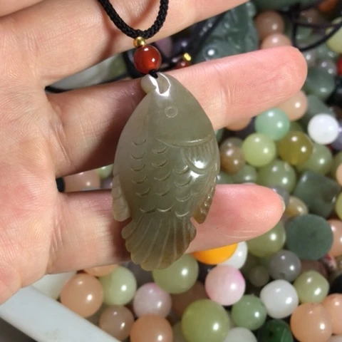 颈饰未镶嵌和田玉（糖玉）
