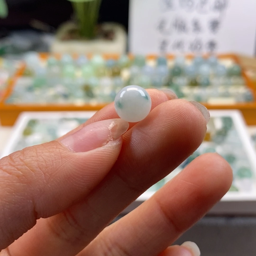 翡翠颈饰未镶嵌天然翡翠飘花8.9