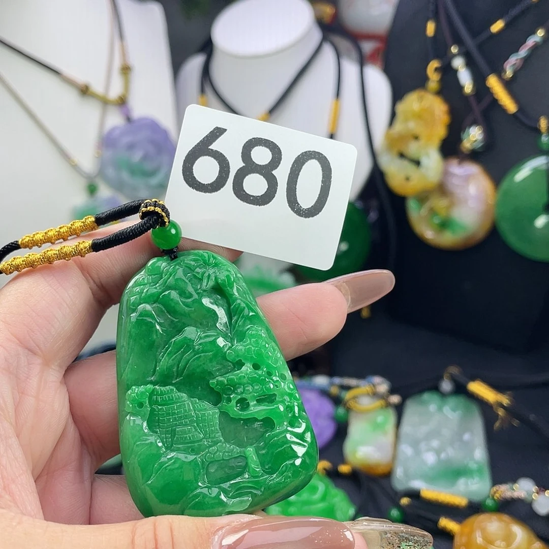 翡翠未镶嵌吊坠(赠链)