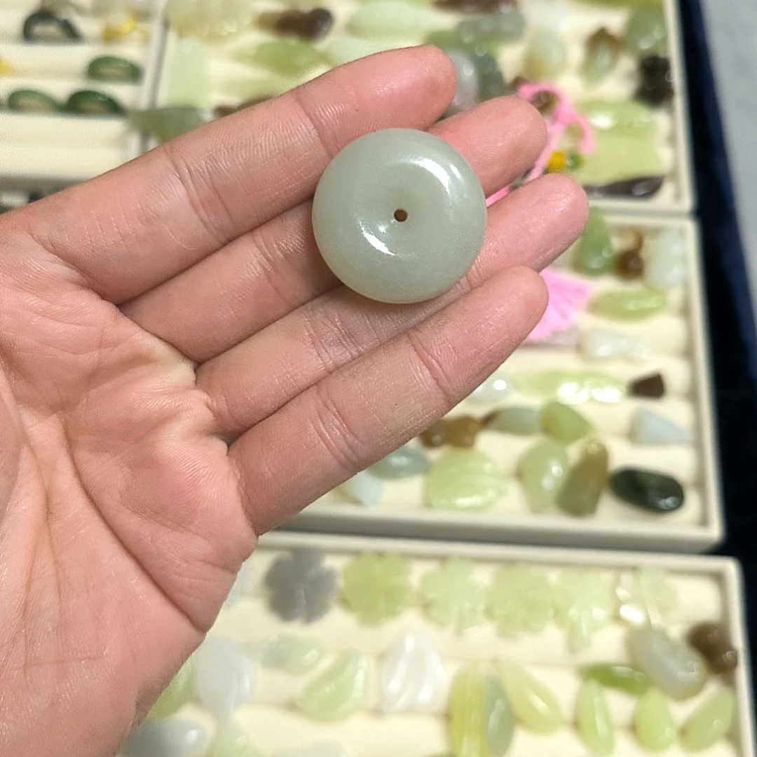 月***锦和田玉未镶嵌颈饰