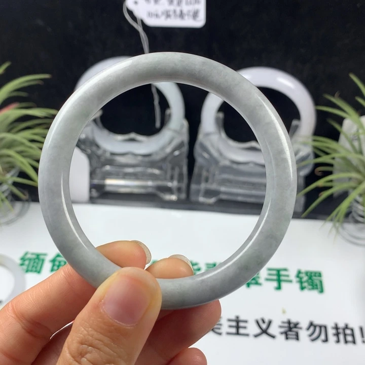 翡翠未镶嵌手镯24号。56.2圈