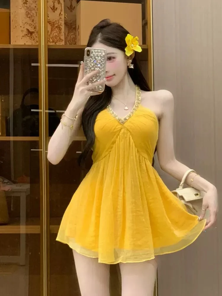夏季镶钻挂脖黄色短款连衣裙纯欲风气质设计感显瘦