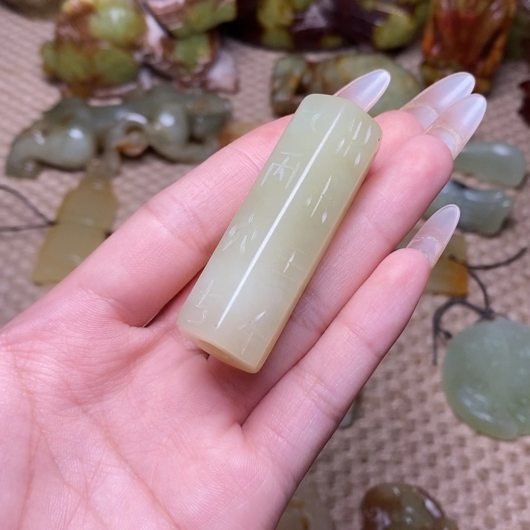 老***人未镶嵌蛇纹石玉颈饰