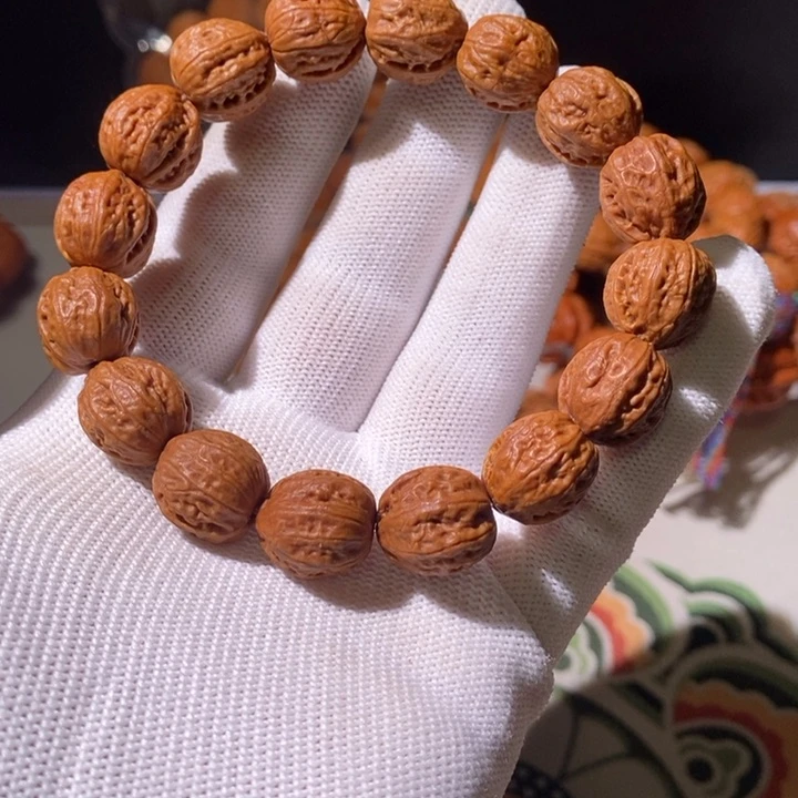 文玩核桃手串……40
