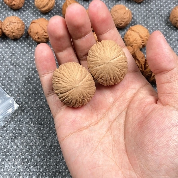 文玩核桃吊坠猴头元宝