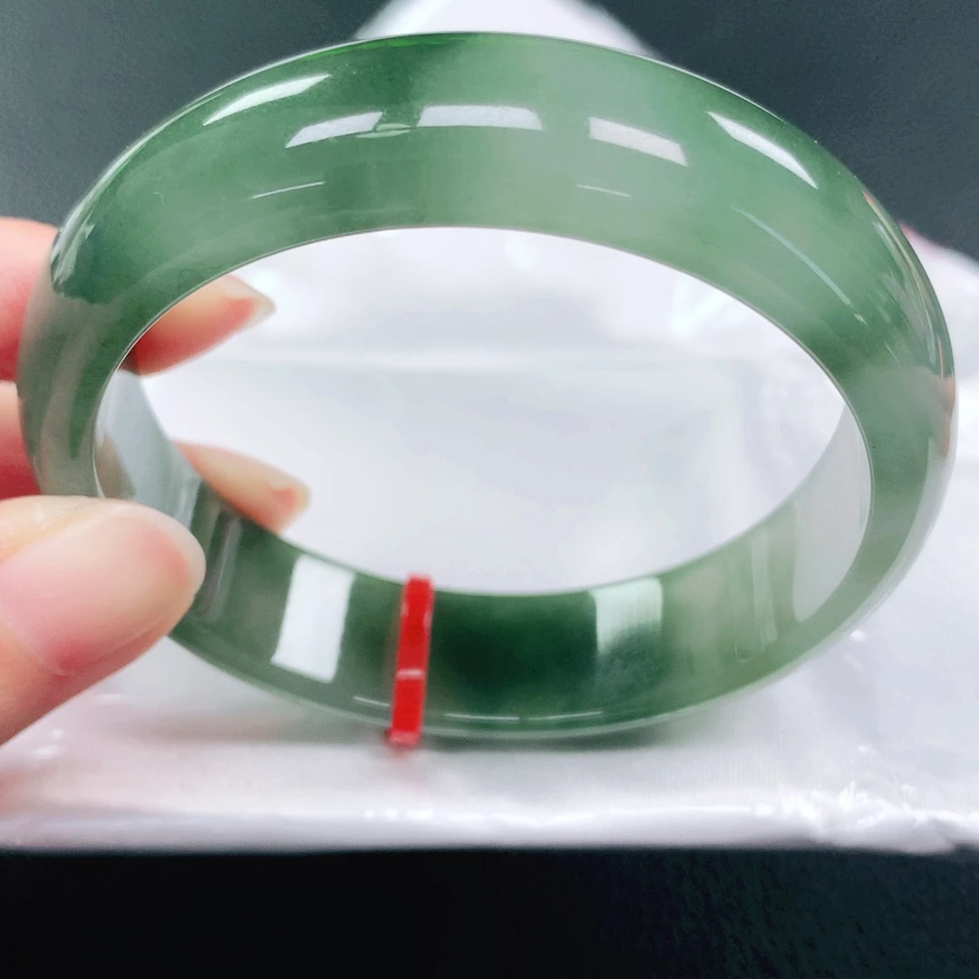 翡翠手镯未镶嵌56圈