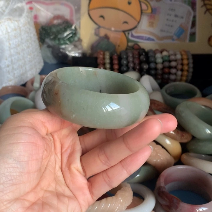石英质玉（佘太翠）未镶嵌手镯