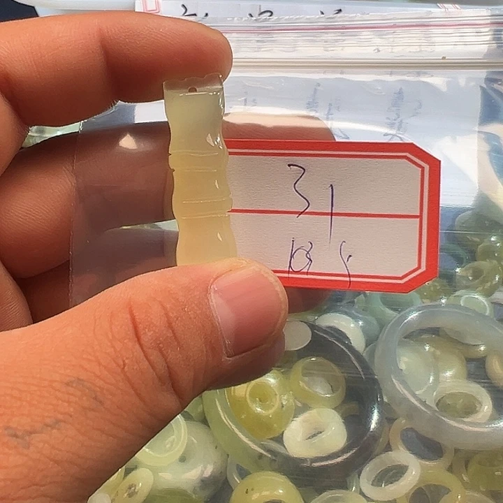 蛇纹石玉未镶嵌珠宝奇石