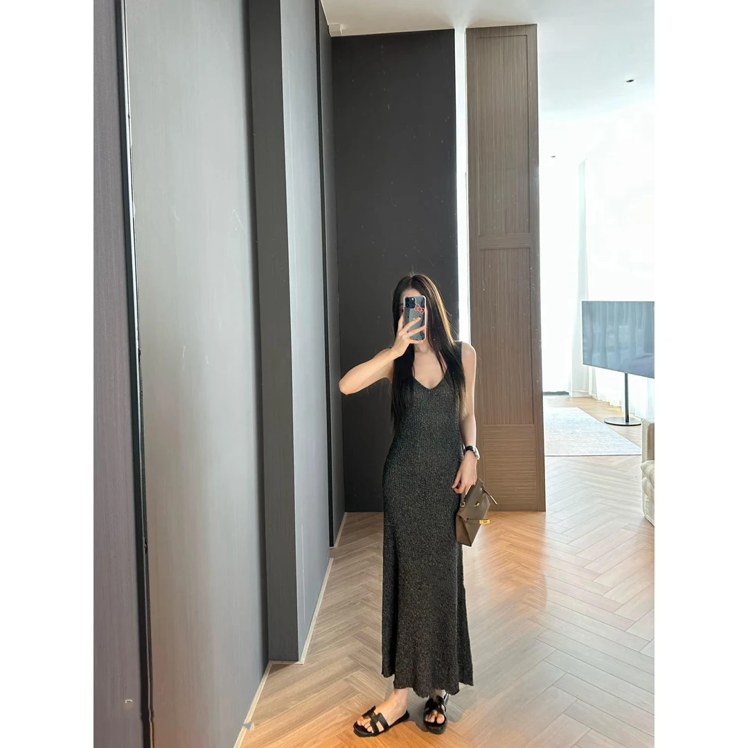 夏季高级感V领收腰显瘦A字无袖背心针织长款性感修身过膝连衣裙子