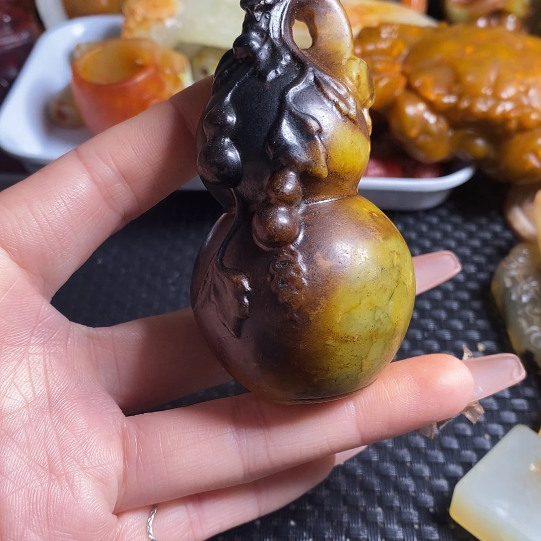 岫岩老玉（透闪石质玉）未镶嵌珠宝奇石