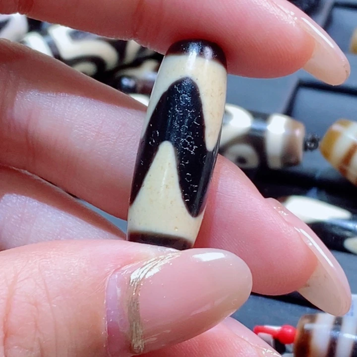 奎***方玛瑙/玉髓（覆膜）未镶嵌颈饰