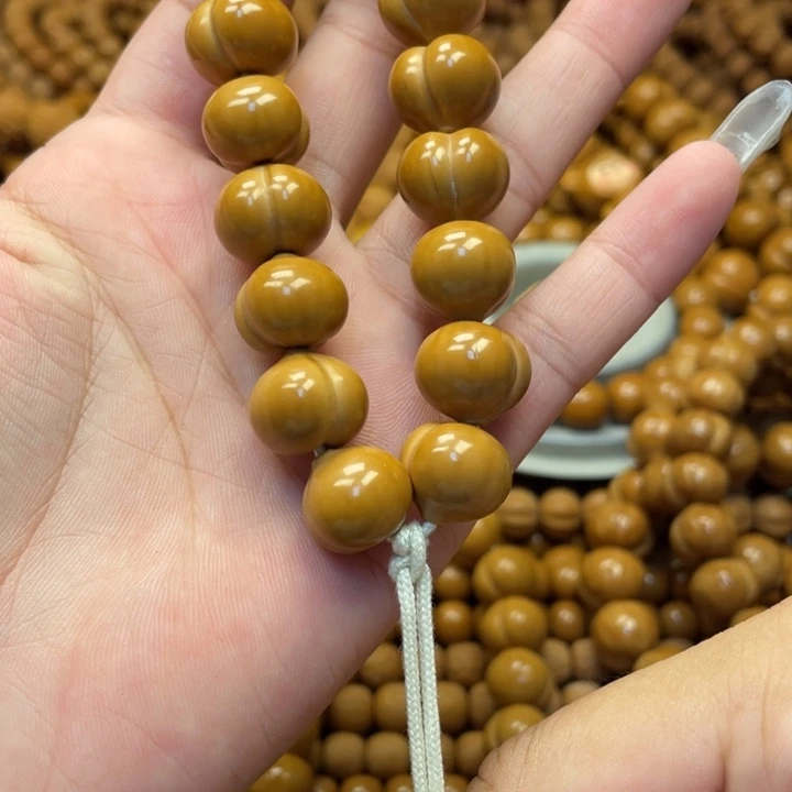 月****核桃微瑕亮面屁桃手持
