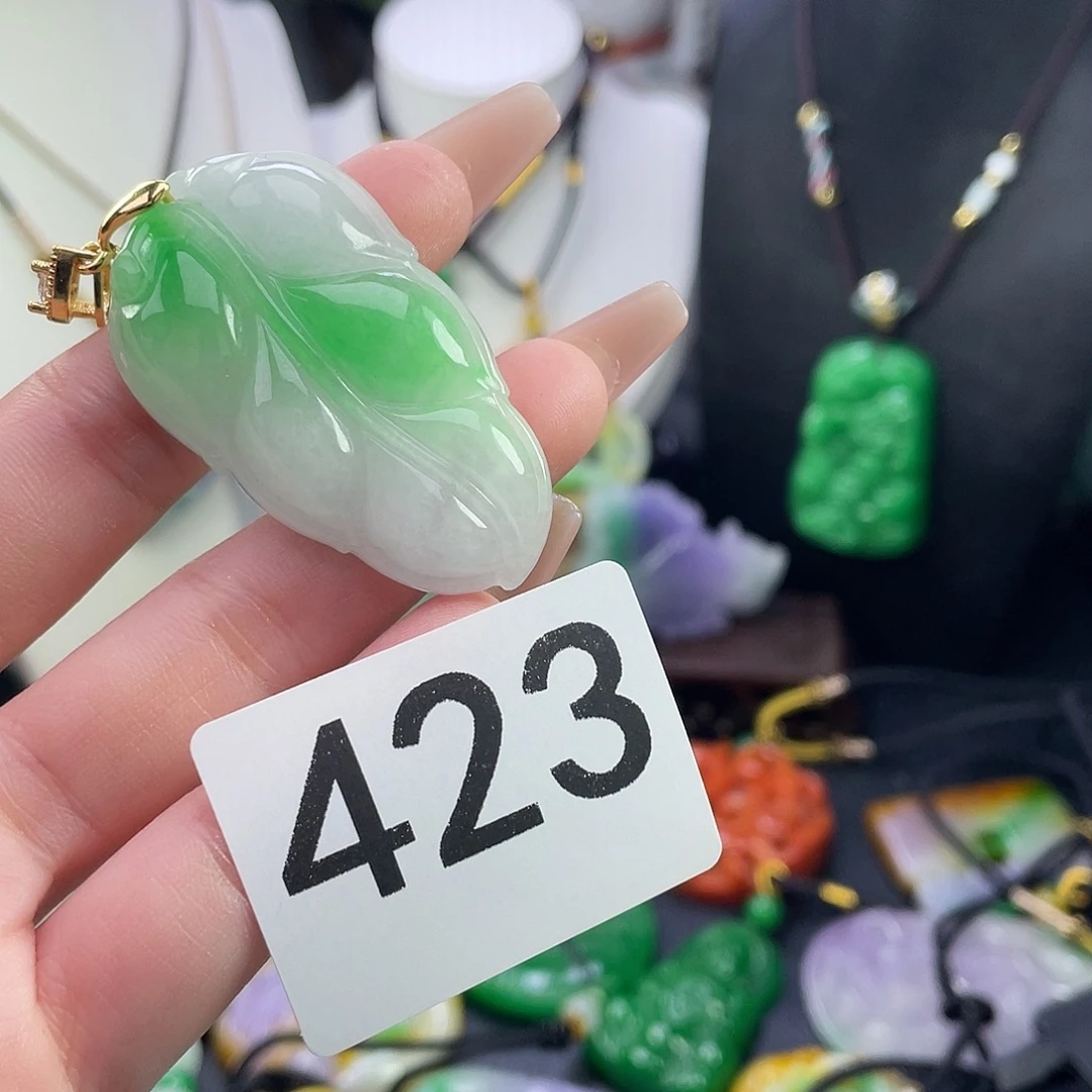 翡翠未镶嵌吊坠(赠链)