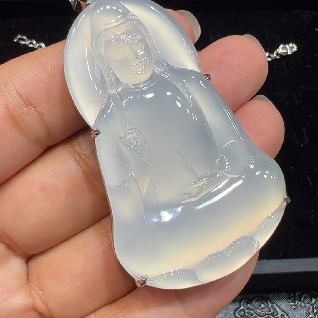 翡翠18K金镶嵌颈饰观音