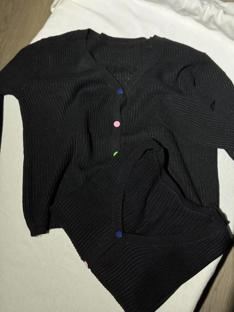 【欧琲】K584#V领纯色针织开衫彩扣上衣