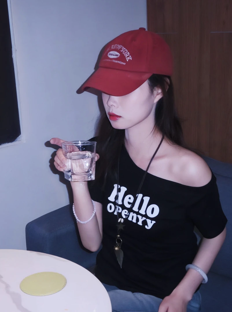 斜肩印花字母短袖斜领束身T恤休闲上衣