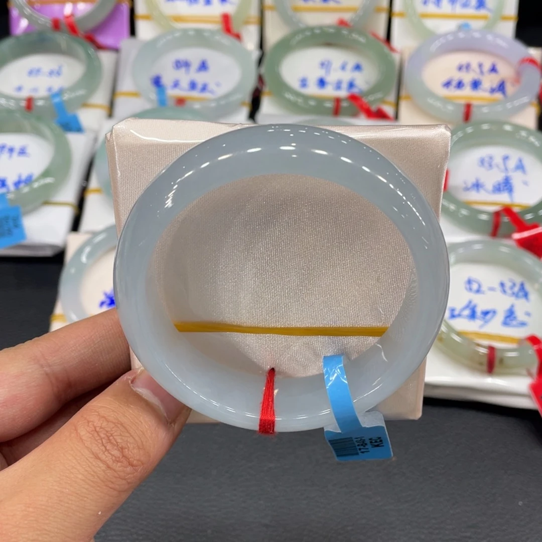 翡翠手镯未镶嵌缅甸翡翠