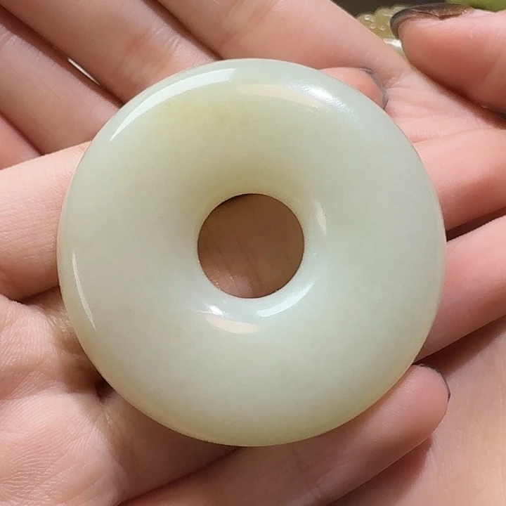 智***里和田玉未镶嵌颈饰