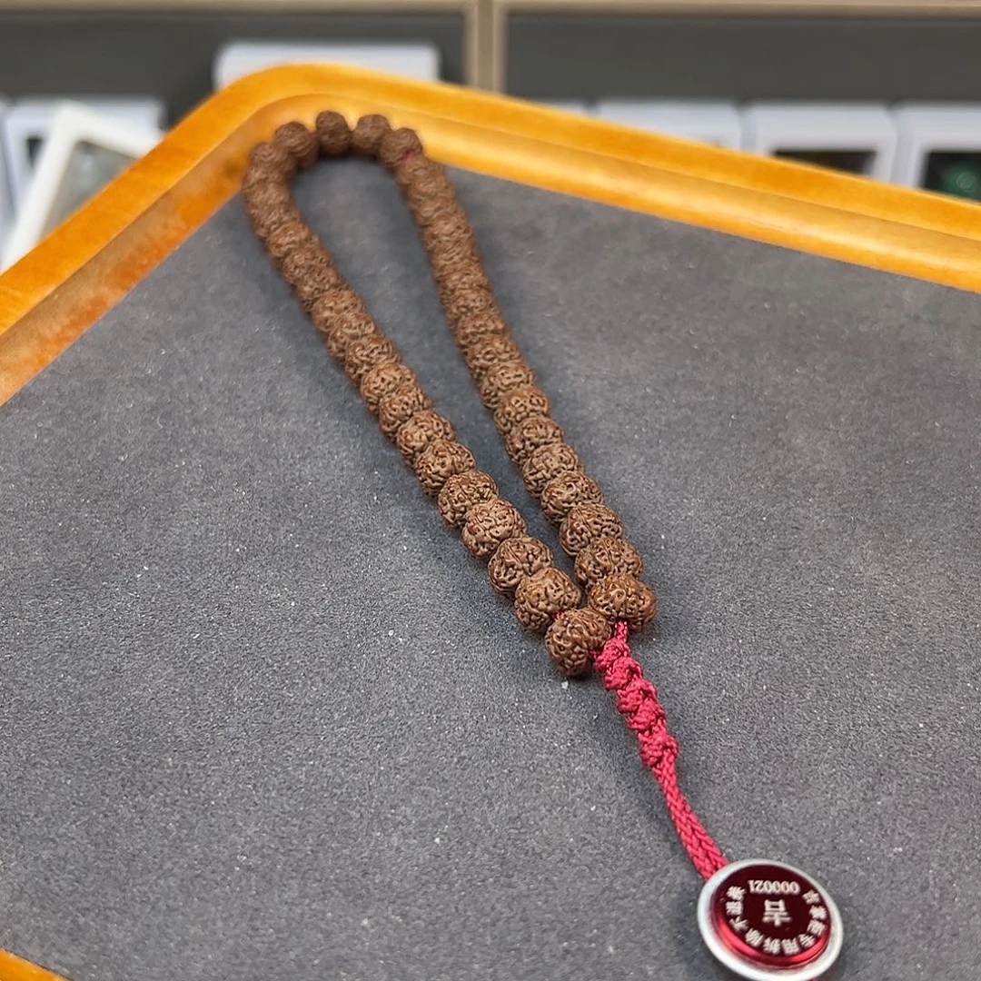 文玩核桃吊坠手持