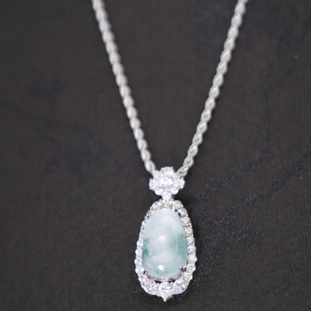 翡翠如意轻奢时尚吊坠