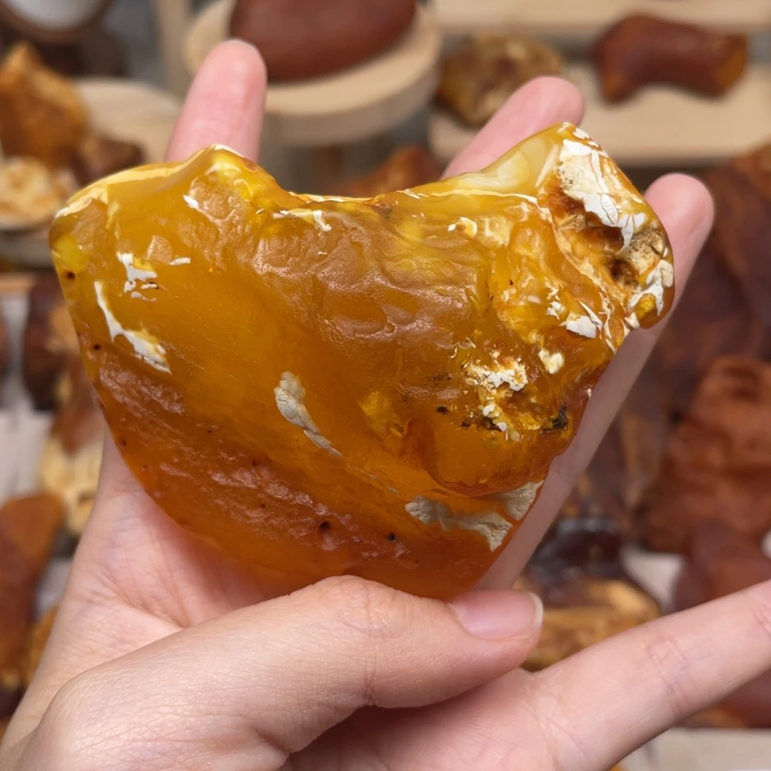 乌***蓝未镶嵌琥珀珠宝奇石