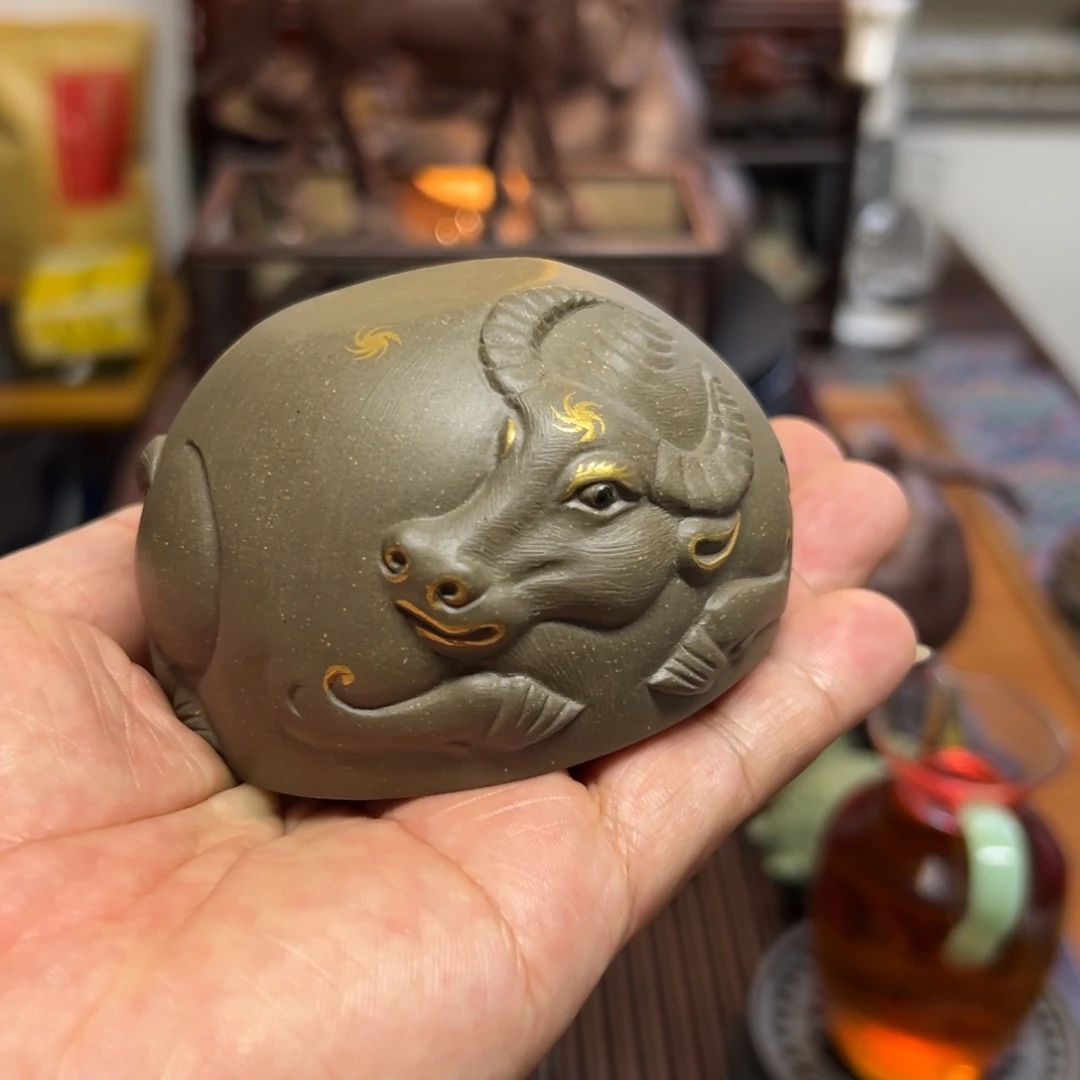 茶宠紫砂紫砂茶宠摆件。