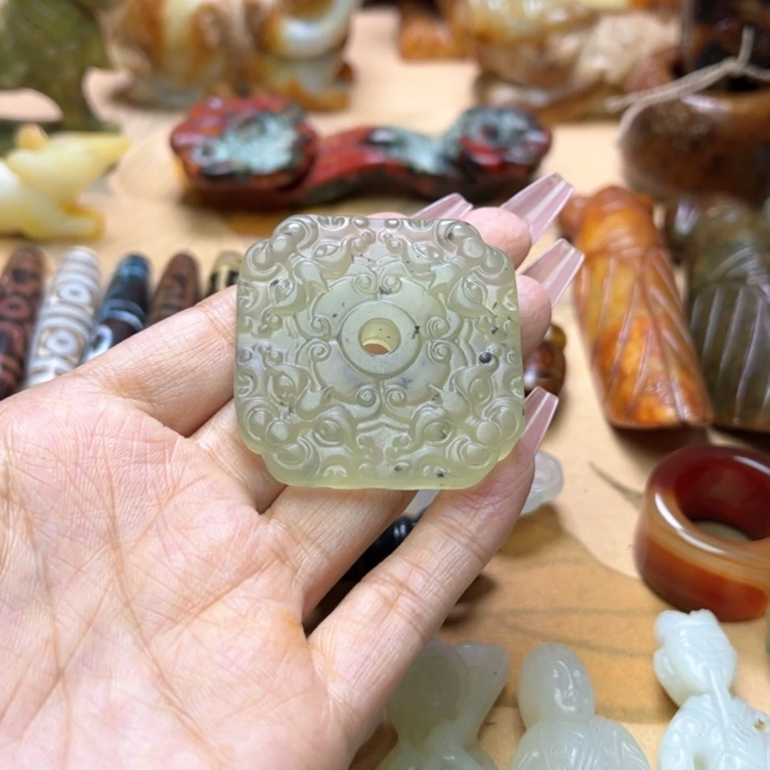 【闪购商品】蛇纹石玉颈饰未镶嵌