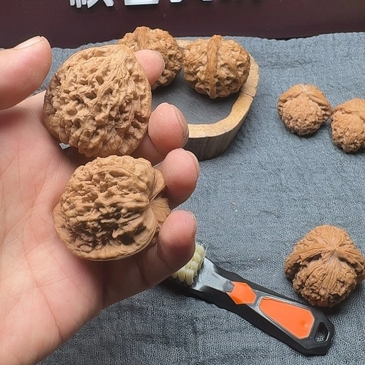 盖***。文玩核桃吊坠关帽