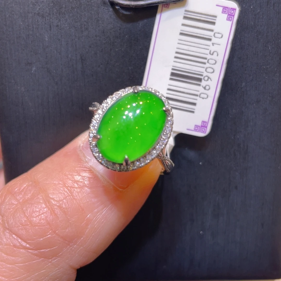 翡翠未镶嵌颈饰戒指