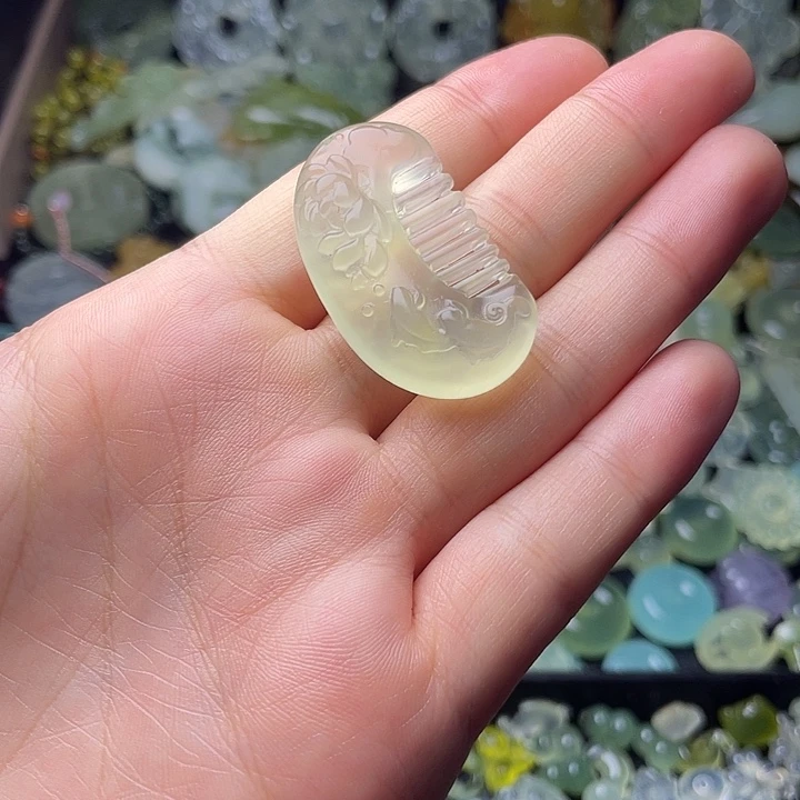 蛇纹石玉合金颈饰梳子