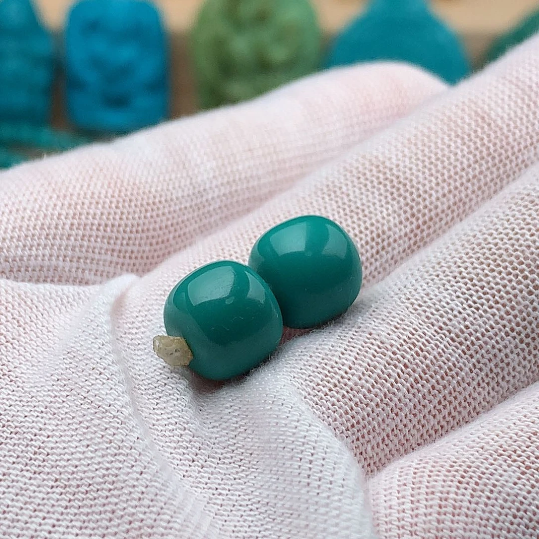 绿松石未镶嵌颈饰