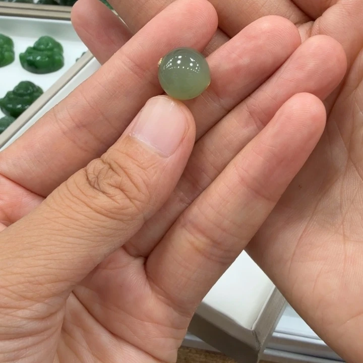 和田玉未镶嵌颈饰N****语