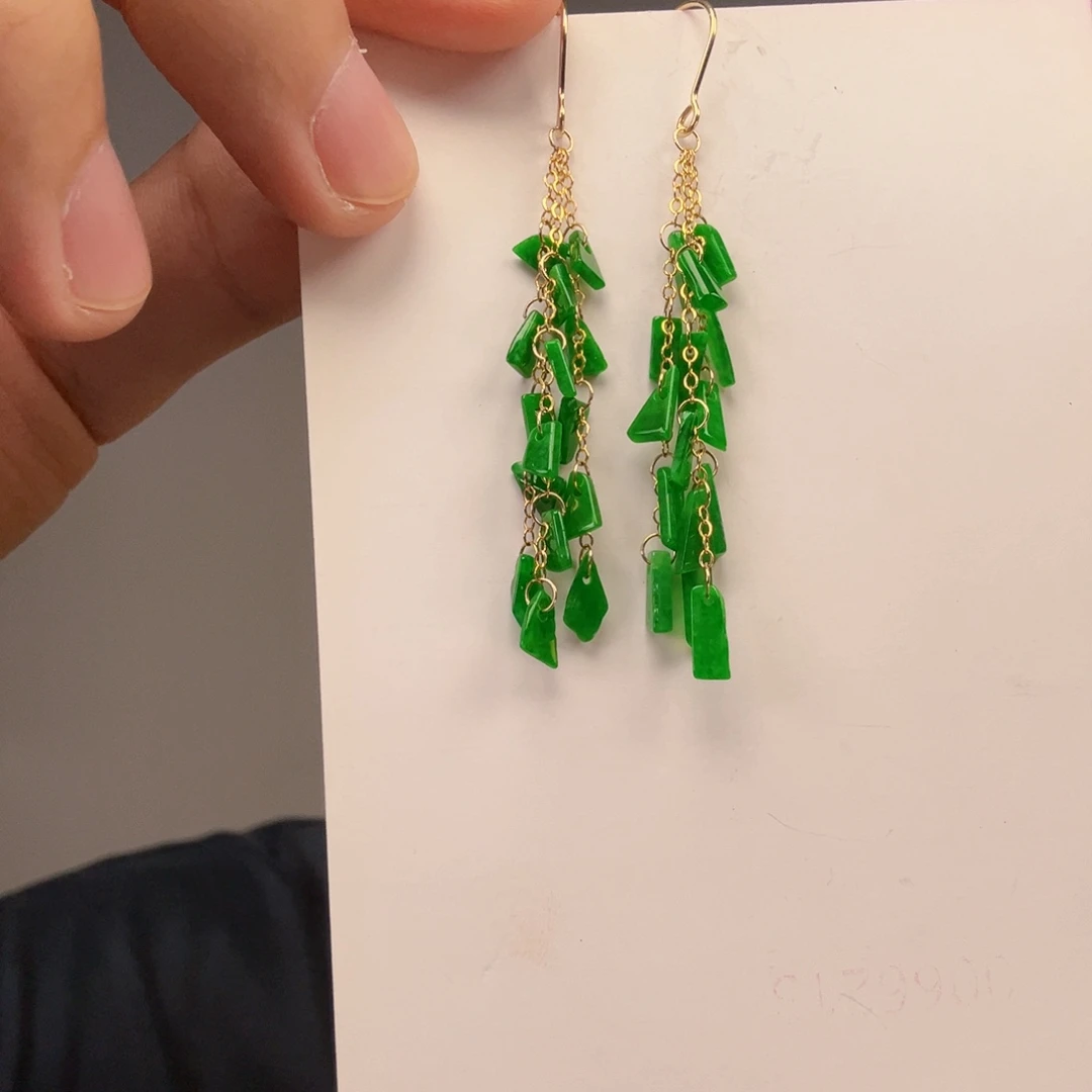 翡翠未镶嵌颈饰一对