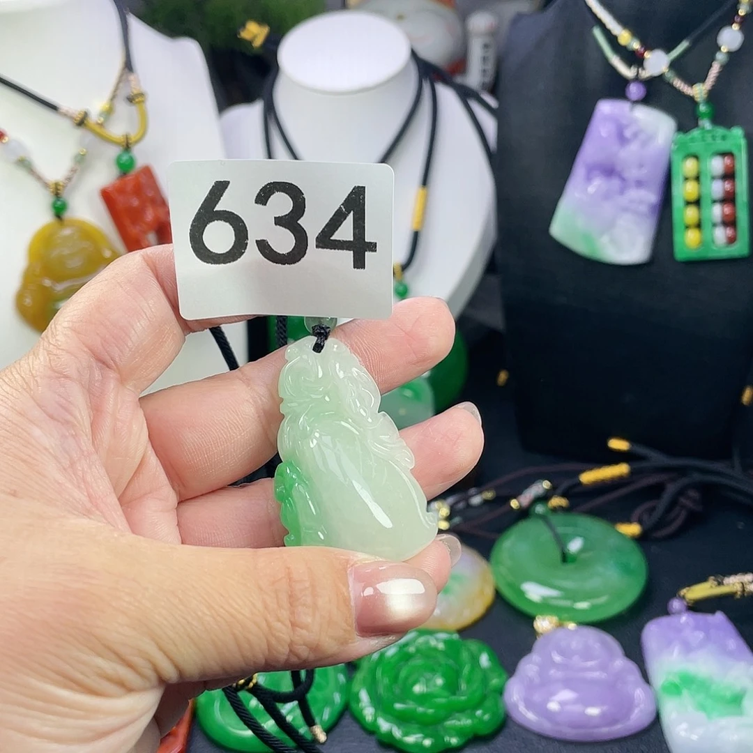 翡翠未镶嵌吊坠(赠链)