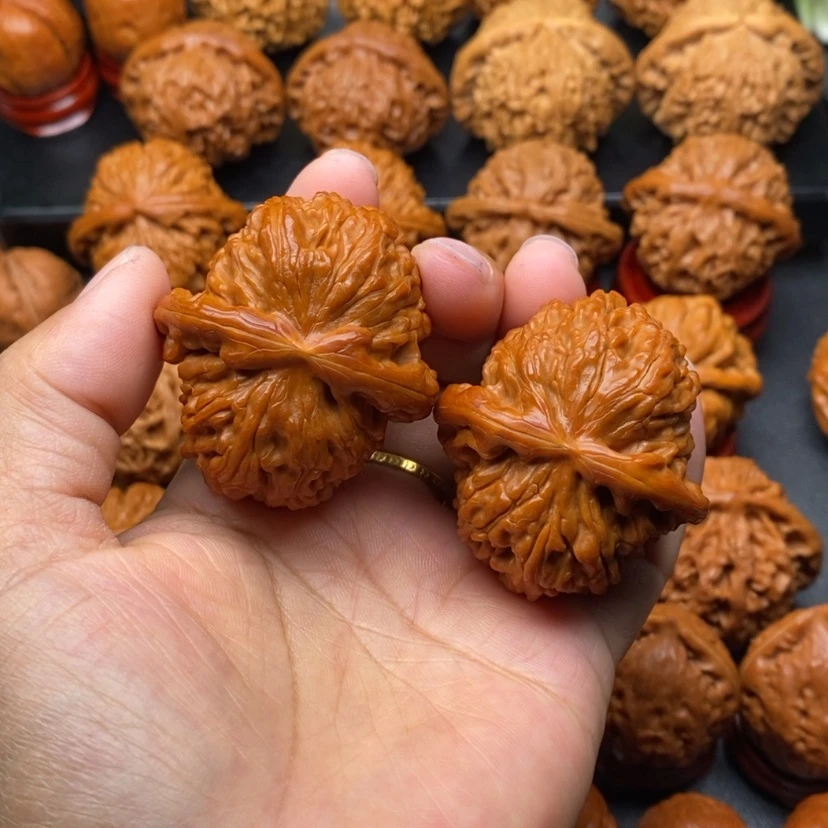 【闪购商品】文玩核桃把件42球白