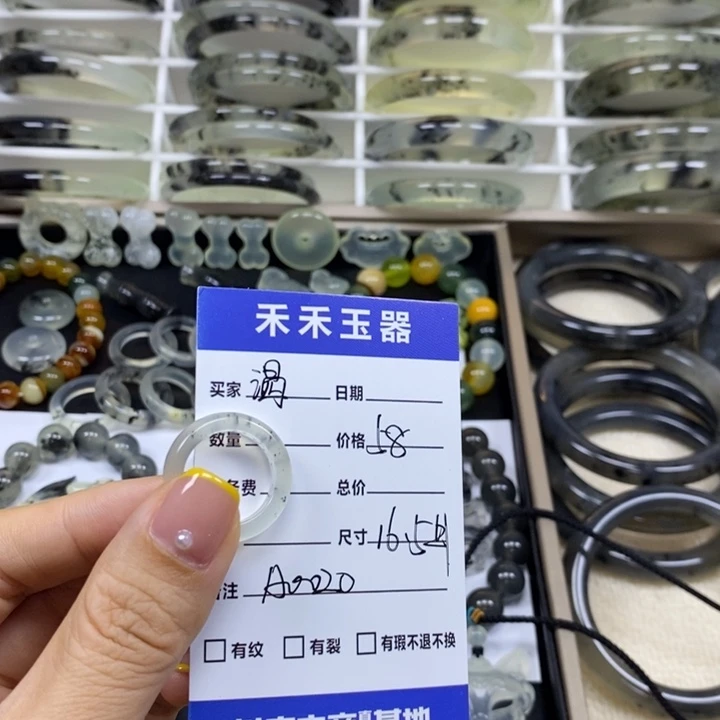 渴***限未镶嵌蛇纹石玉戒指
