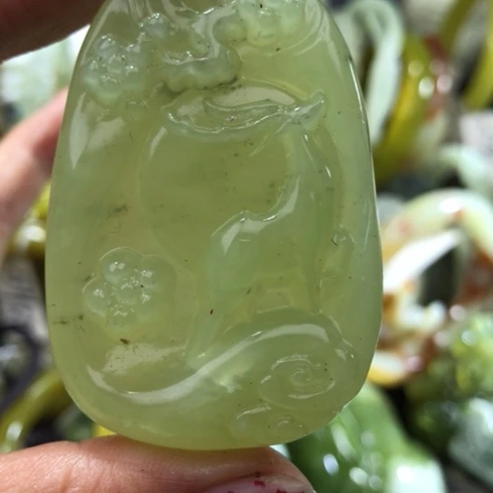 岫玉未镶嵌吊坠吊坠