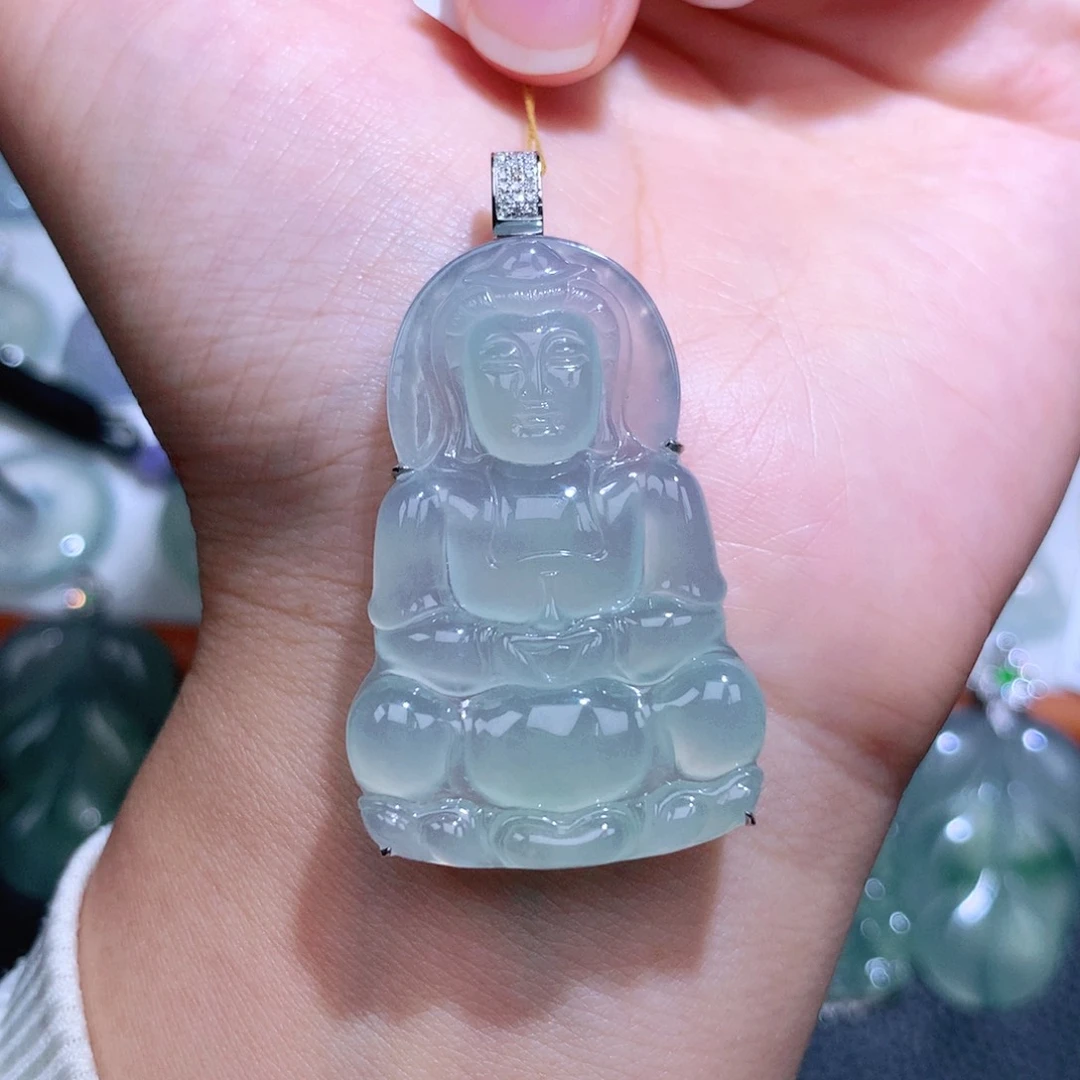 颈饰18K金镶嵌翡翠观音