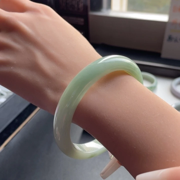 翡翠未镶嵌手镯03