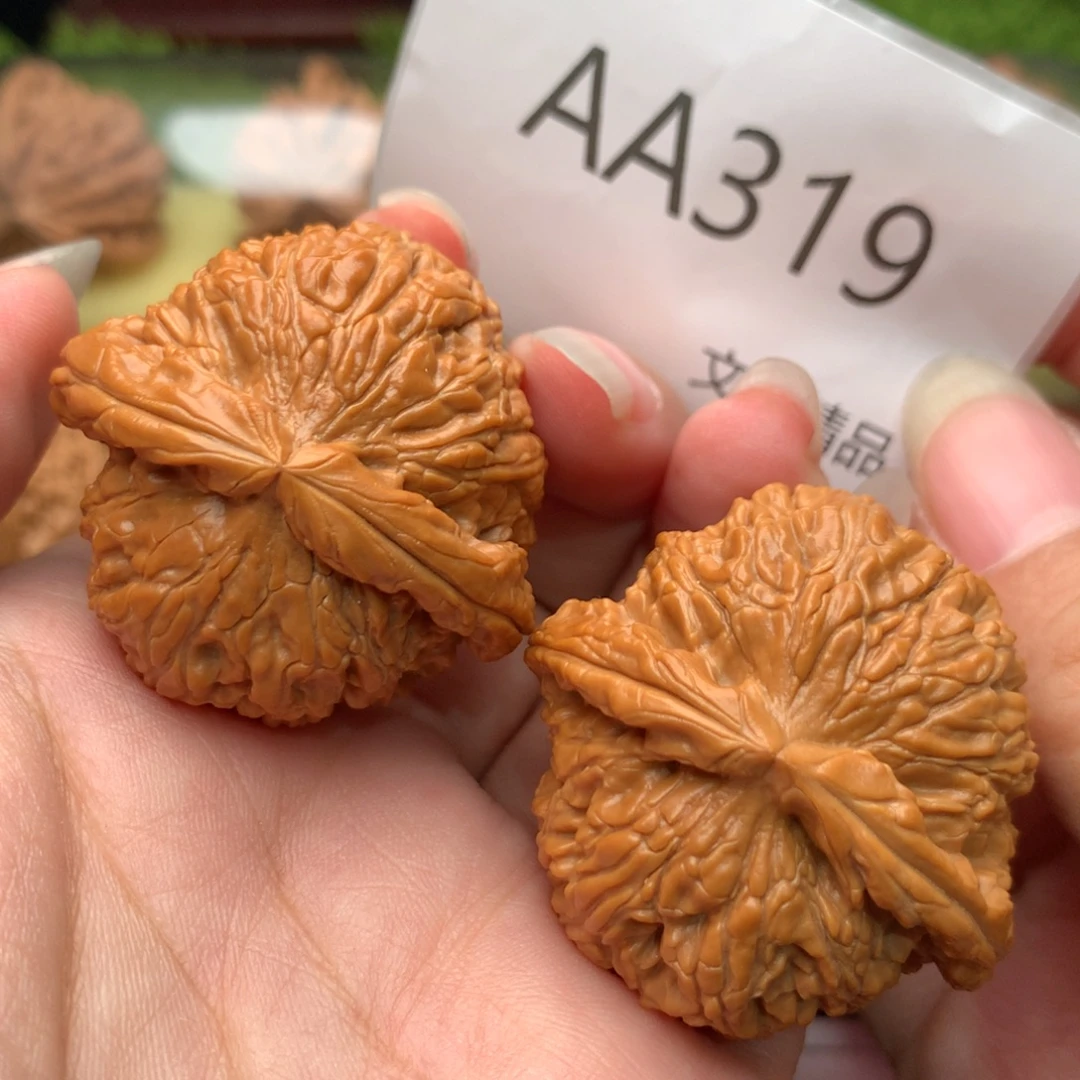 把件文玩核桃红皮满肉白狮子41