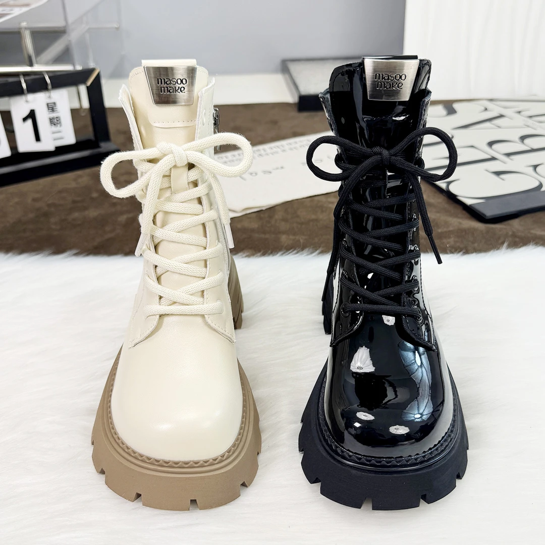 2025年超火高级感炸街酷飒马丁靴黑色漆皮亮皮秋冬加绒机车小短靴