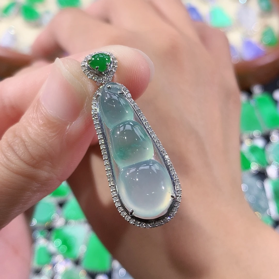翡翠18K金镶嵌颈饰