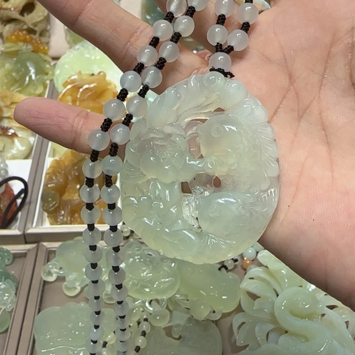 蛇纹石玉吊坠未镶嵌