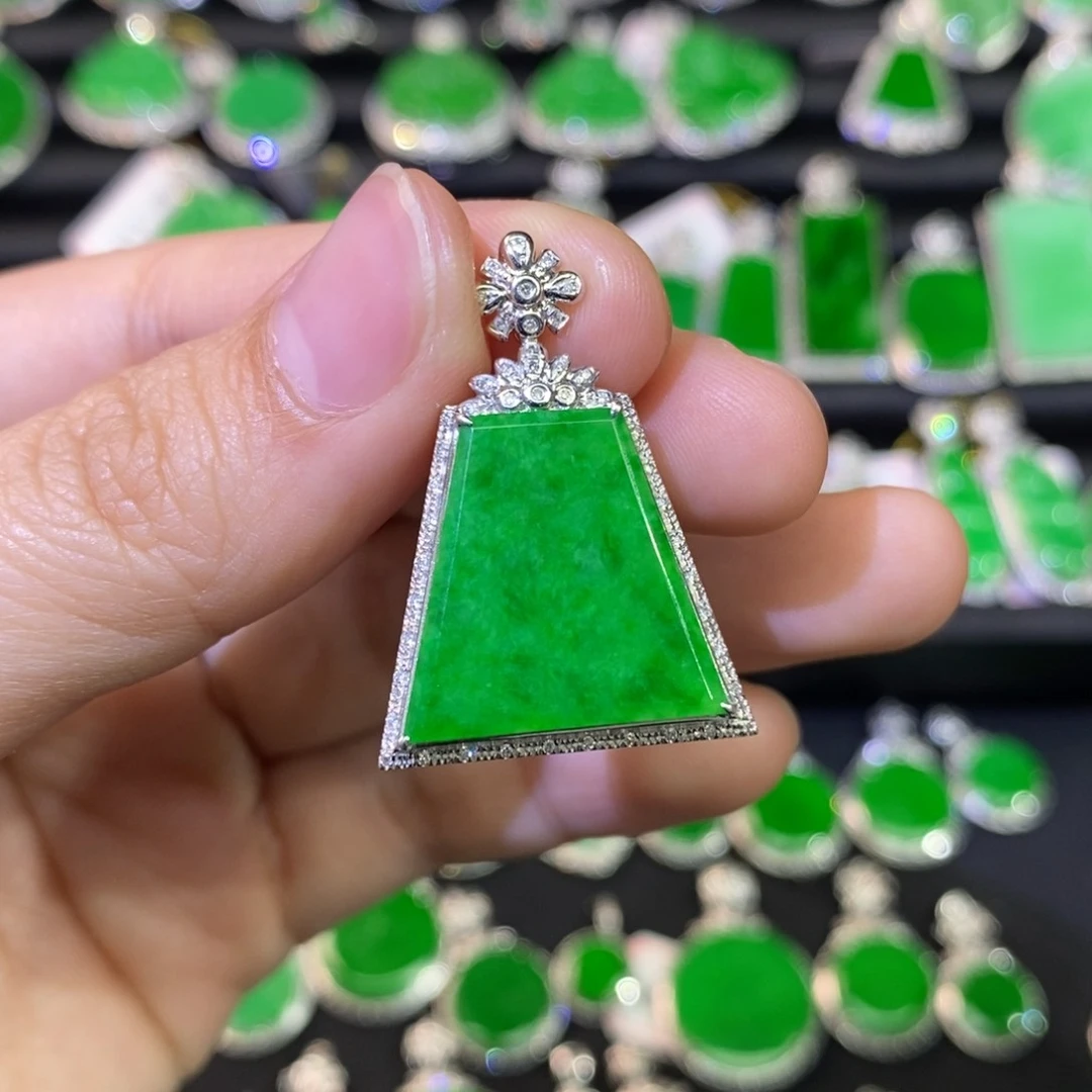 翡翠吊坠(不含链)18K金镶嵌