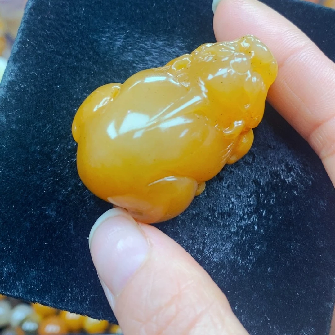 未镶嵌石英质玉（黄龙玉）颈饰