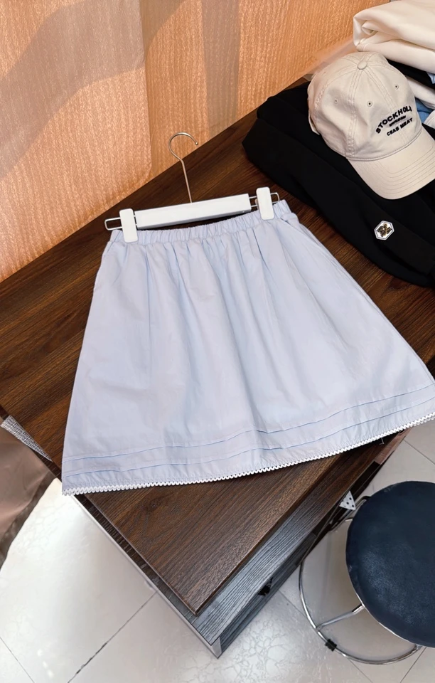 韩国小众设计蓝色花边半裙（带裤衬）