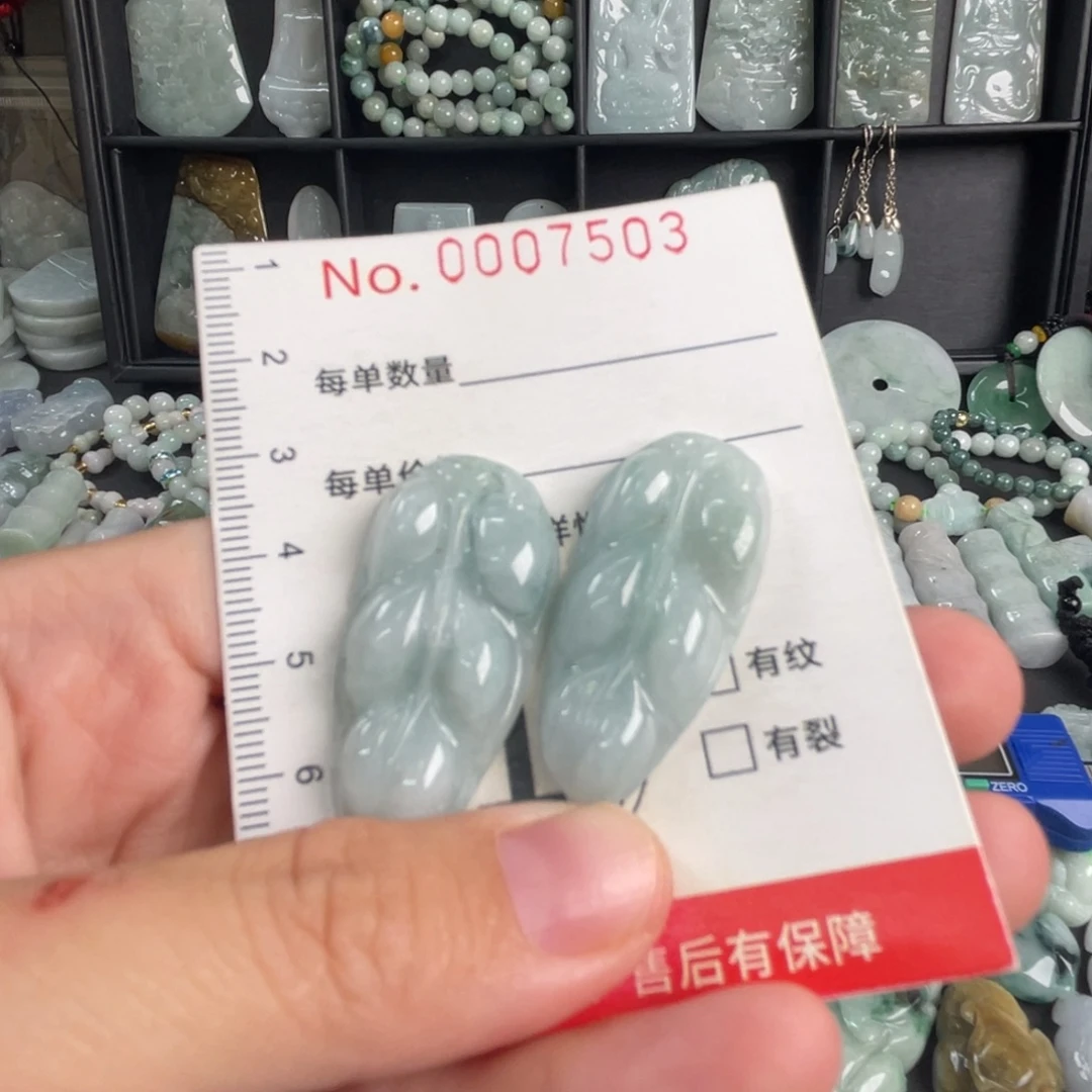欣***E吊坠(不含链)未镶嵌翡翠微瑕