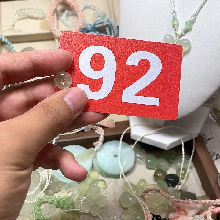 口***牙合金蛇纹石玉颈饰