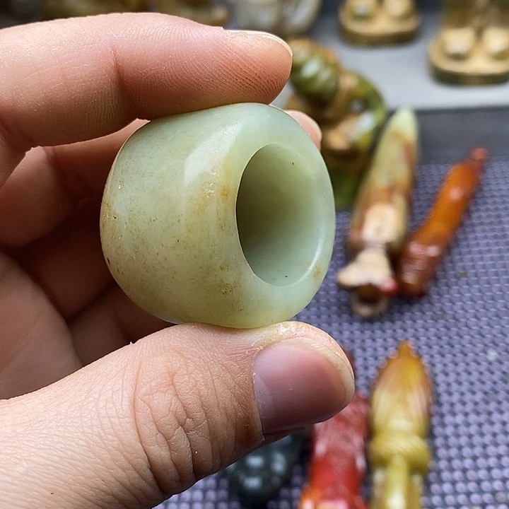 未镶嵌蛇纹石玉颈饰